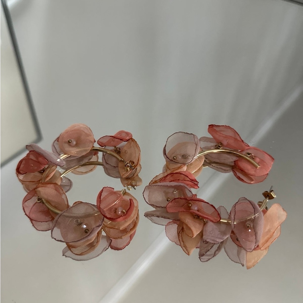 New Zara floral ear hoops